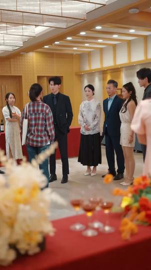 Die Ausgestoßene mit der Krone 6Folgen