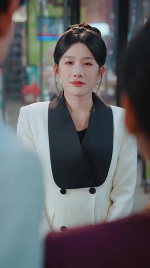 Married Into Betrayal, Crowned in Revenge Episode 5