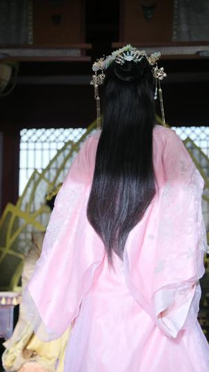 灵魂互换后皇后娘娘野翻了 第10集