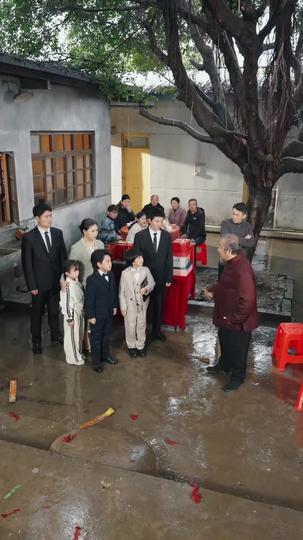 A Rainha Retorna com Seus Três Bichinhos 11Episódio