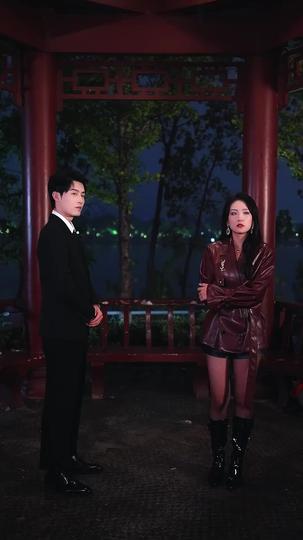 Queen in Disguise: Play Nice, Strike Hard Episode 11