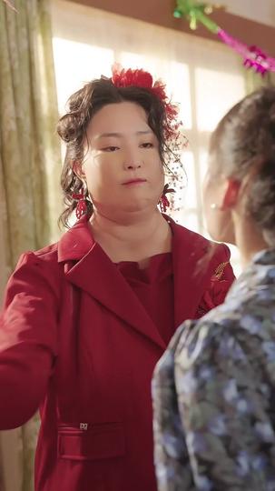 Weight Down, Heels Up, Crown On Episode 2