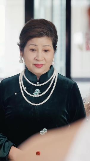 Above the Thorns, She Rises Episode 10