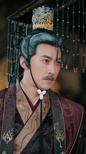 Crown in Hand, Foes at My Feet Episode 10