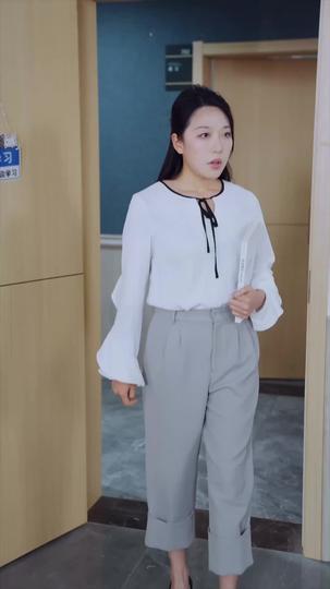Kilau Bintang Sang Pelukis Cantik Episode 8