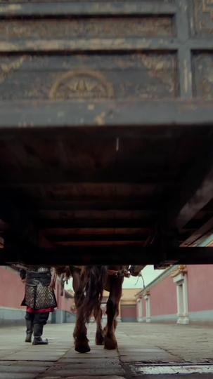 Crown in One Hand, Fire in the Other Episode 9