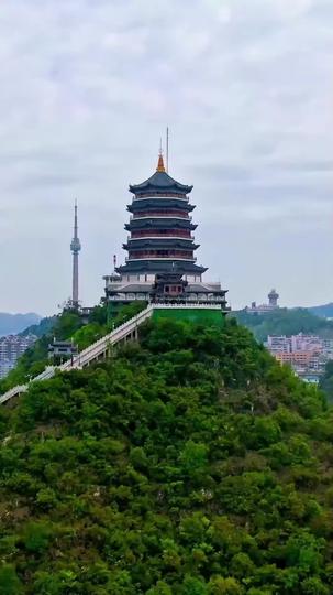 Istriku, Aku Memang Dewa (Sulih Suara) Episode 1