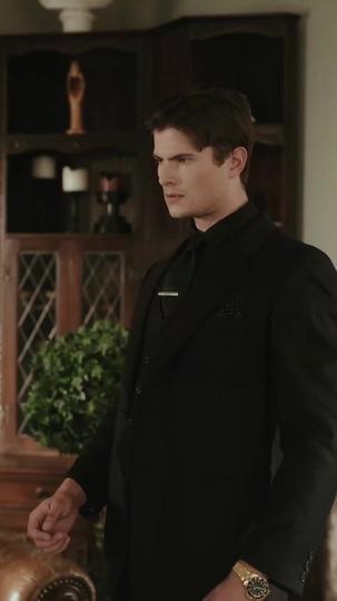 La Verdadera Luna del Rey Alfa (Doblado) Episodio 8