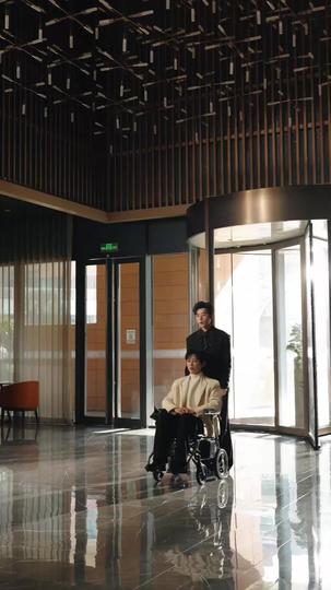 Two Broke Writers vs. the Orignial Heroine Episode 10