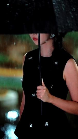 银河不曾拥抱月亮 第1集