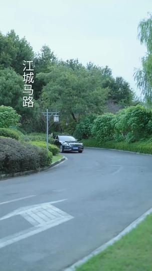 Fora do Orfanato, o Mundo Inteiro Veio Me Beijar 2Episódio