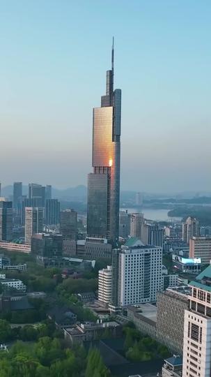 お嬢様、旦那さんが落ちていますよ（吹き替え） 第 1 話