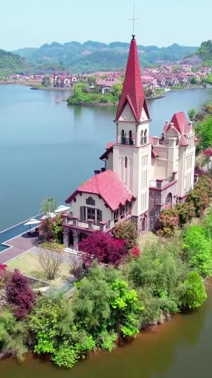 Raja Tanpa Mahkota Episode 4