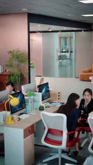 觉醒后，假千金高不可攀 第1集