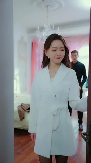 Romance Is All Around Episode 1