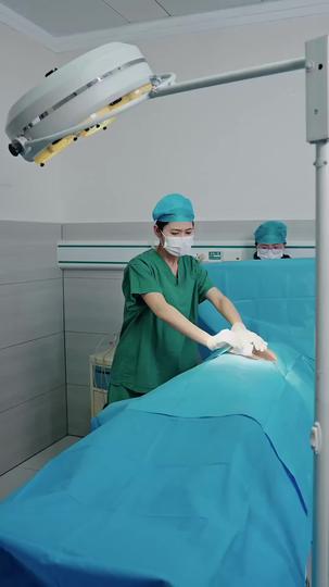 Crowned by Love: The Heiress' Return Episode 1