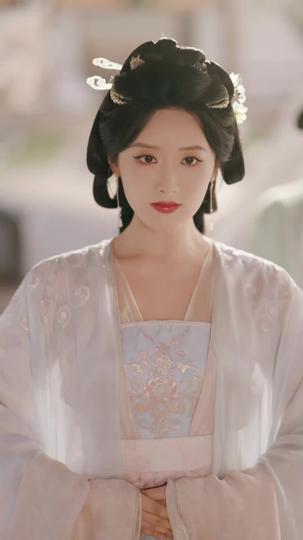 She Returns Crowned in Flames Episode 2