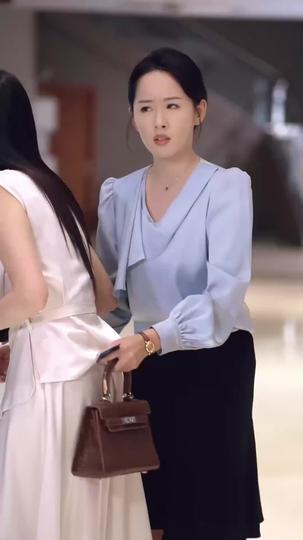 He Broke My Heart, So I Break His World Episode 4