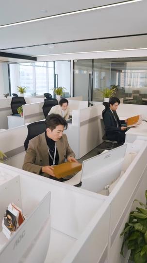 Love at the Bottom, Sparks at the Top Episode 8