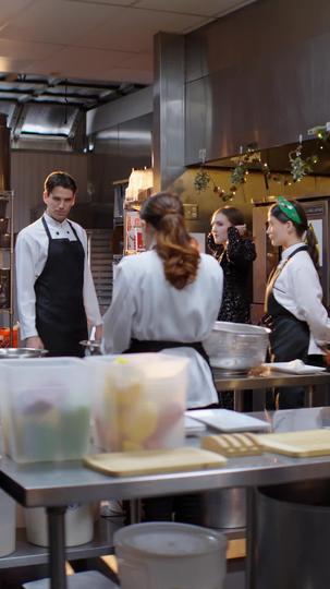 COMIDA, AMOR, ROBOTS Episodio 10