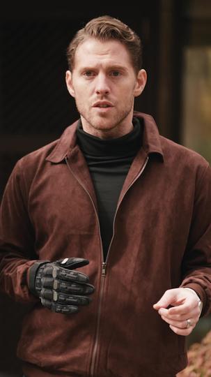 Tritt zurück! Dem Adler entkommt nichts 3Folgen