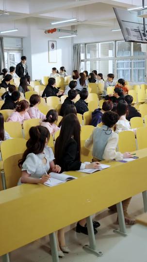 ヤンデレ彼女に愛されすぎて命が足りない 第 4 話