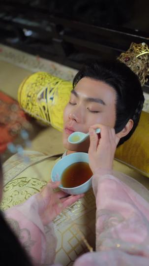 灵魂互换后皇后娘娘野翻了 第2集