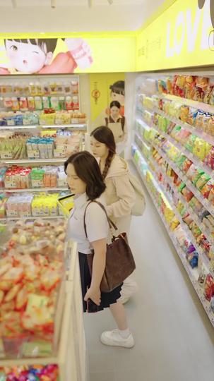 月入星河爱未晚 第1集