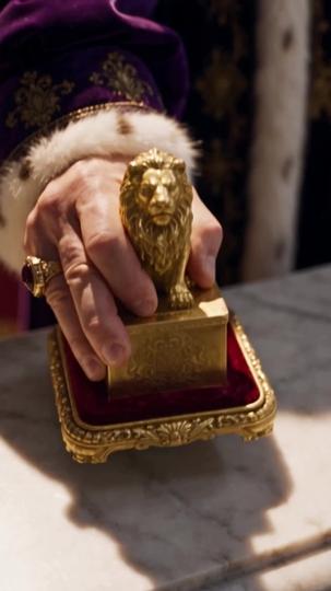 Crowned Queen: Ten Princes Begged Too Late Episode 6