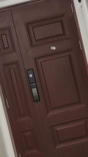 Behind Closed Doors, A Throne Awaits Episode 2