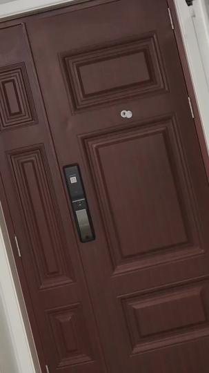 Behind Closed Doors, A Throne Awaits Episode 2