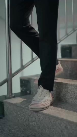 Menghibur Dulu, Lalu Kabur Episode 7