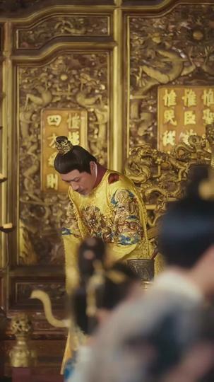 Crown in My Hands, Blood on Yours Episode 10