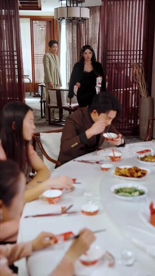 Seeing Double, Loving Trouble Episode 9