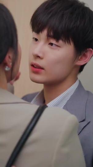 My Irresistible Assistant Is a Hidden Billionaire Episode 1