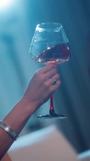 萤火偏爱上极夜 第1集