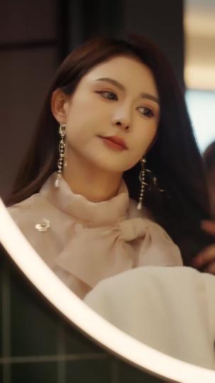 Out of the Spotlight, Into Her Arms Episode 11