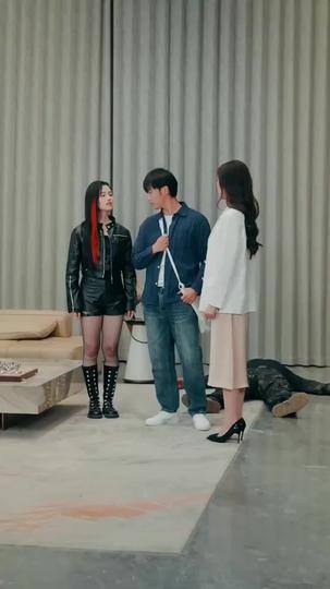 Son Poing Brise Tous Les Complots Épisode7