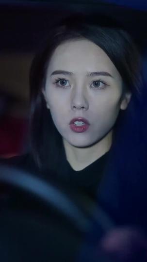 Divorced Yet Dazzling: The Disguised Heiress（DUBBED） Episode 10