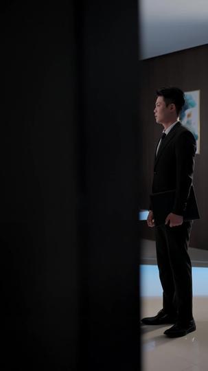 The Day He Stood Up, The Family Fell Episode 8