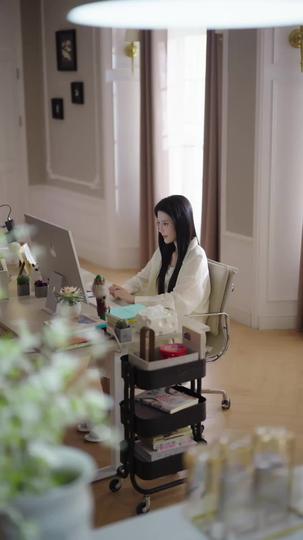 The Confidant Behind the Screen Episode 1