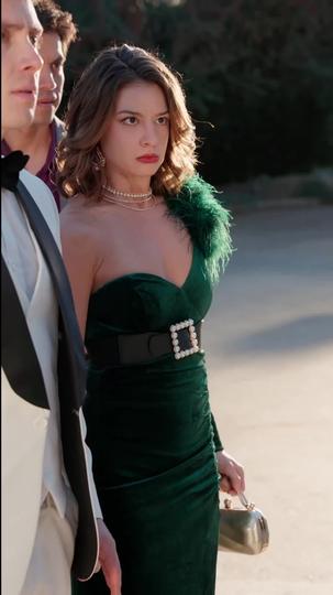 Tu novia billonaria es mi esposa traidora (Doblado)  Episodio 9