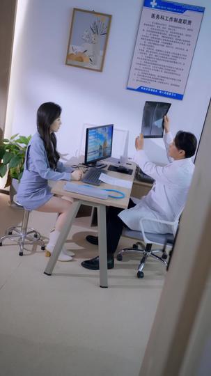 離れた後、二人の幼馴染は死ぬほど後悔している 第 7 話