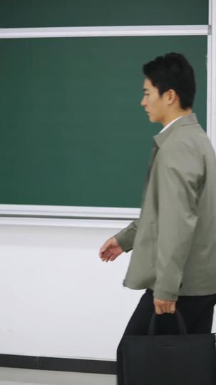  سلطتي طاغية، كيف تجرؤ على التشهير بي عبر الإنترنت 5مجموعة