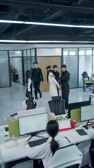 CEO Cantik Menyamar Jadi Karyawan Episode 8