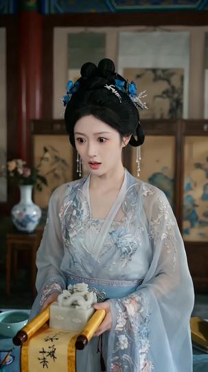 生下猫崽后，我被皇帝追着宠 第6集