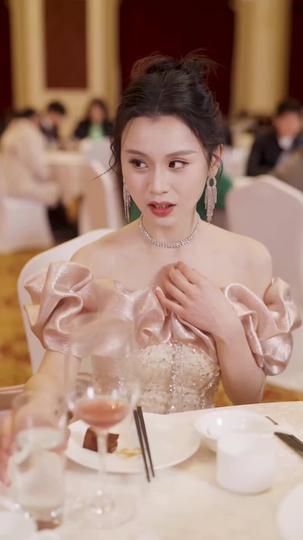 سر الكشك الذي يجذب المليارديرات (مدبلج) 6مجموعة