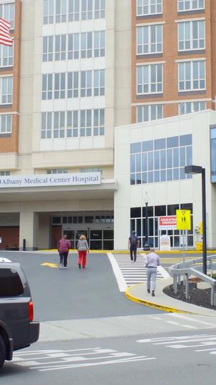 Sein Kampf um Liebe beginnt im Schlafzimmer 4Folgen