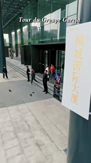 Son Poing Brise Tous Les Complots ( Doublé )   Épisode1