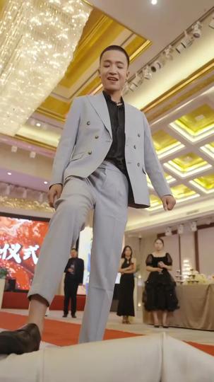 斷絕關系後,三個姐姐跪地求饒 第10集